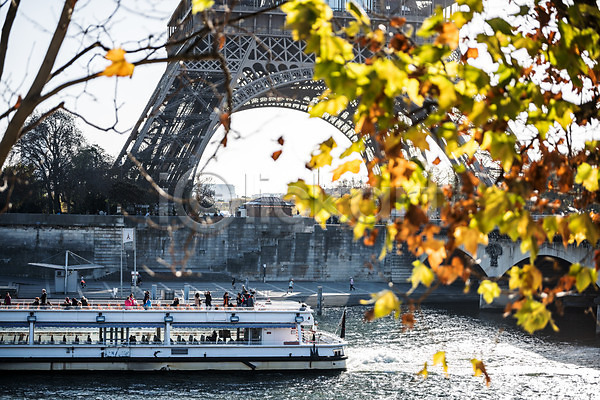 여러명 JPG 포토 센강 야외 에펠탑 여행객 유람선 유럽풍경 주간 파리(프랑스) 풍경(경치) 프랑스 해외풍경