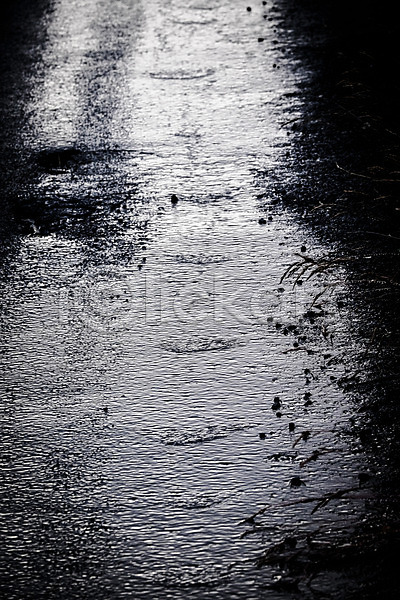 사람없음 JPG 포토 흑백 바닥 빗물 아스팔트(도로) 야외 어둠 자연 주간 콘크리트 토르스하운 페로제도 풍경(경치) 해외풍경