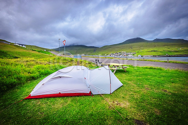 사람없음 JPG 포토 구름(자연) 보가르섬 야외 자연 주간 초원(자연) 캠핑 텐트 페로제도 풍경(경치) 해외풍경 흐림