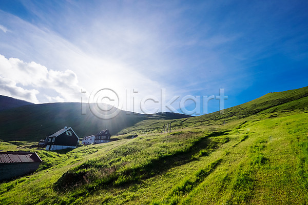 사람없음 JPG 포토 야외 이스터로이섬 자연 주간 주택 초원(자연) 페로제도 풍경(경치) 하늘 해맑음 해외풍경 햇빛