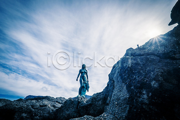 사람없음 JPG 포토 구름(자연) 동상 바위(돌) 보르도이섬 야외 자연 주간 페로제도 풍경(경치) 하늘 해외풍경 햇빛