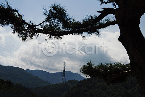 사람없음 JPG 실루엣 포토 구름(자연) 나무 산 송전탑 야외 주간 풍경(경치) 하늘