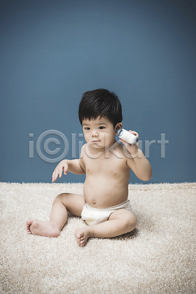 남자 남자아기한명만 아기 한국인 한명 JPG 앞모습 포토 귀체온계 실내 앉기 전신 체온계