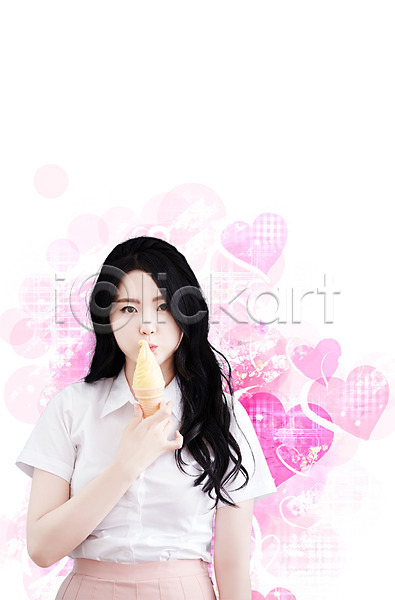 20대 성인 성인여자한명만 여자 한국인 한명 PSD 앞모습 편집이미지 교복 남방 들기 먹기 상반신 서기 아이스크림 여고생 포즈