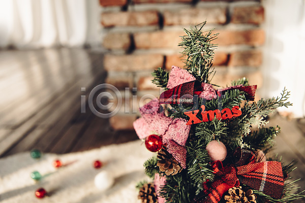 사람없음 JPG 아웃포커스 포토 겨울 나무바닥 백그라운드 벽돌 스튜디오촬영 실내 장식 카펫 크리스마스 크리스마스트리