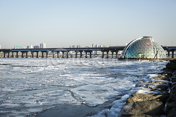사람없음 JPG 포토 겨울 결빙 다리 마포대교 서울 야외 얼음 여의도 조형물 주간 하늘 한강