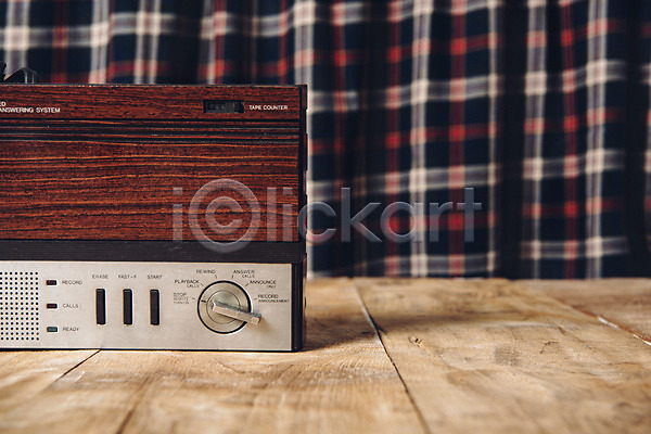 빈티지 사람없음 JPG 포토 나무바닥 라디오 목재 백그라운드 복고 오브젝트 체크무늬 커튼