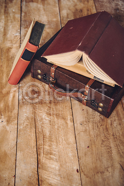 빈티지 사람없음 JPG 포토 나무배경 목재 백그라운드 복고 여행가방 오브젝트 책