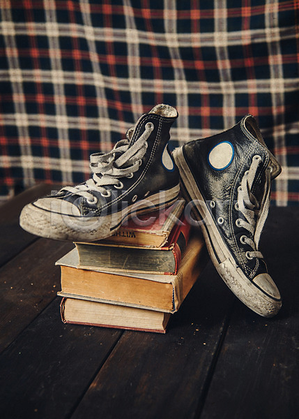 빈티지 사람없음 JPG 포토 나무바닥 목재 백그라운드 복고 신발 오브젝트 책 체크무늬