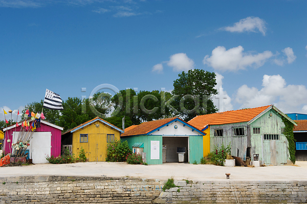 사람없음 JPG 포토 해외이미지 건물 굴 노란색 랜드마크 마을 목재 서쪽 섬 주택 컬러풀 파란색 프랑스 프랑스어 해외202004 홍합