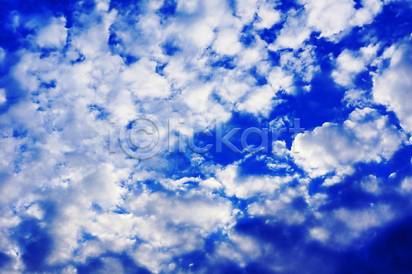 자유 평화 사람없음 JPG 포토 해외이미지 강렬 광선 구름(자연) 기후변화 날씨 많음 백그라운드 벽지 빛 새벽 야외 오존 자연 작음 종교 천국 파란색 하늘 해외202004 환경 흰색