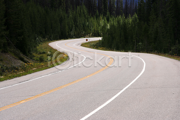 침묵 사람없음 JPG 포토 해외이미지 고속도로 곡선 공원 교통시설 국립공원 굴곡 도로 방법 숙이기 숲 아스팔트(도로) 캐나다 해외202004