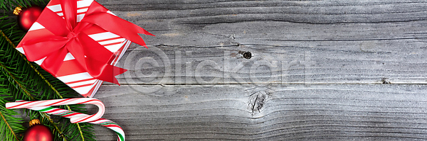 사람없음 JPG 포토 해외이미지 12월 계절 기념 나무 나뭇가지 머리위 목재 백그라운드 산타클로스 상록수 선물 선물상자 심볼 장식 전나무 전통 초록색 축제 카피스페이스 컨셉 크리스마스 크리스마스트리 클라우스 해외202004 해외포토 휴가